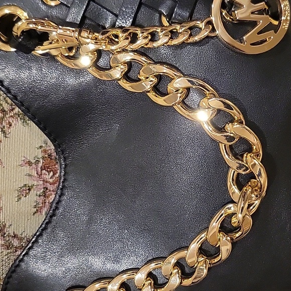Elegant Black and Gold Chain Women's Bag - Picture 7 of 7